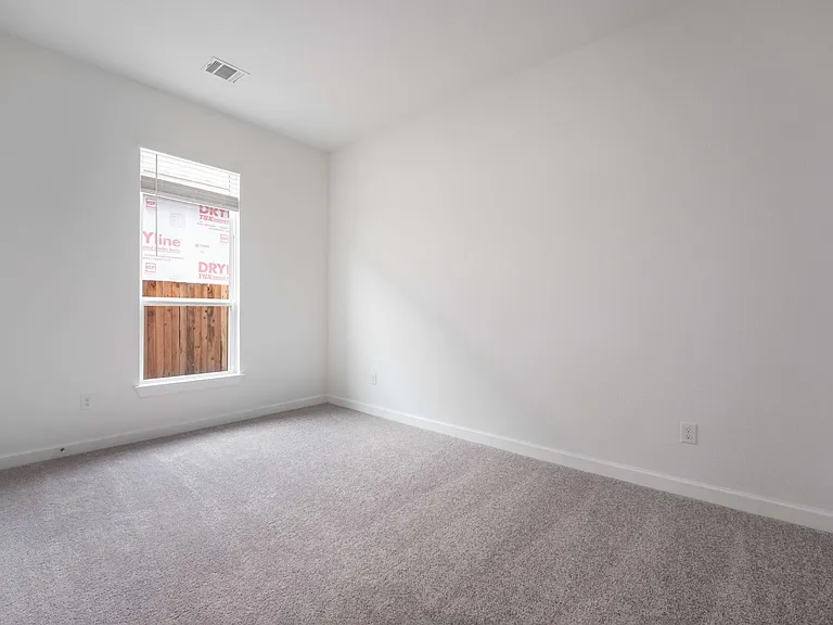 3rd bedroom: another angle