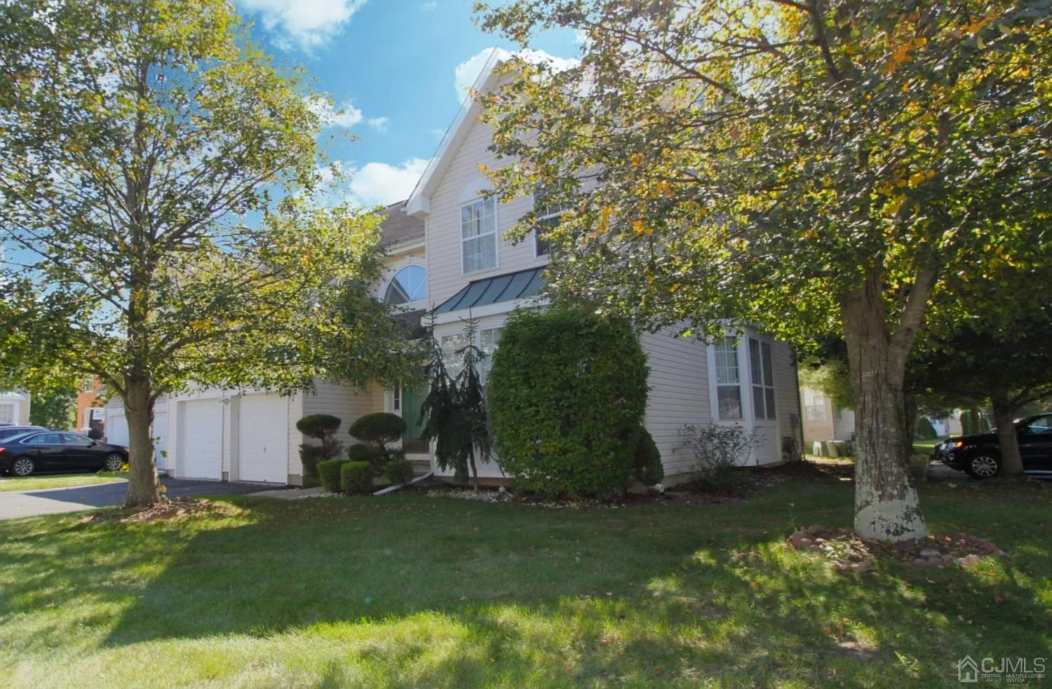 4 bed, 2.5 bath, 2374 sqft, $3,600 — Photo 1