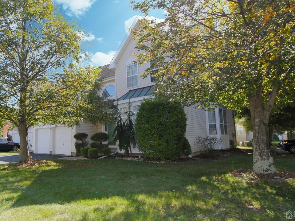 1st image of 27 Pin Oak Dr