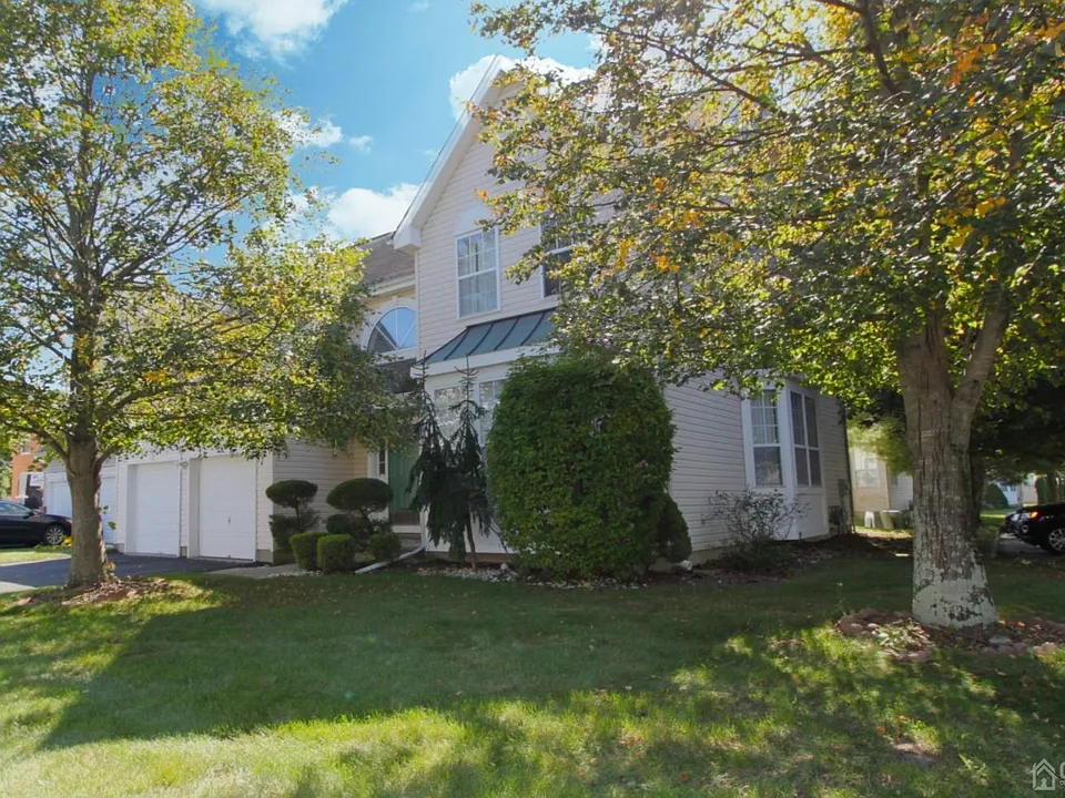 27 Pin Oak Dr