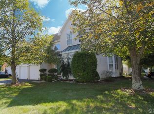 27 Pin Oak Dr, North Brunswick, NJ 08902