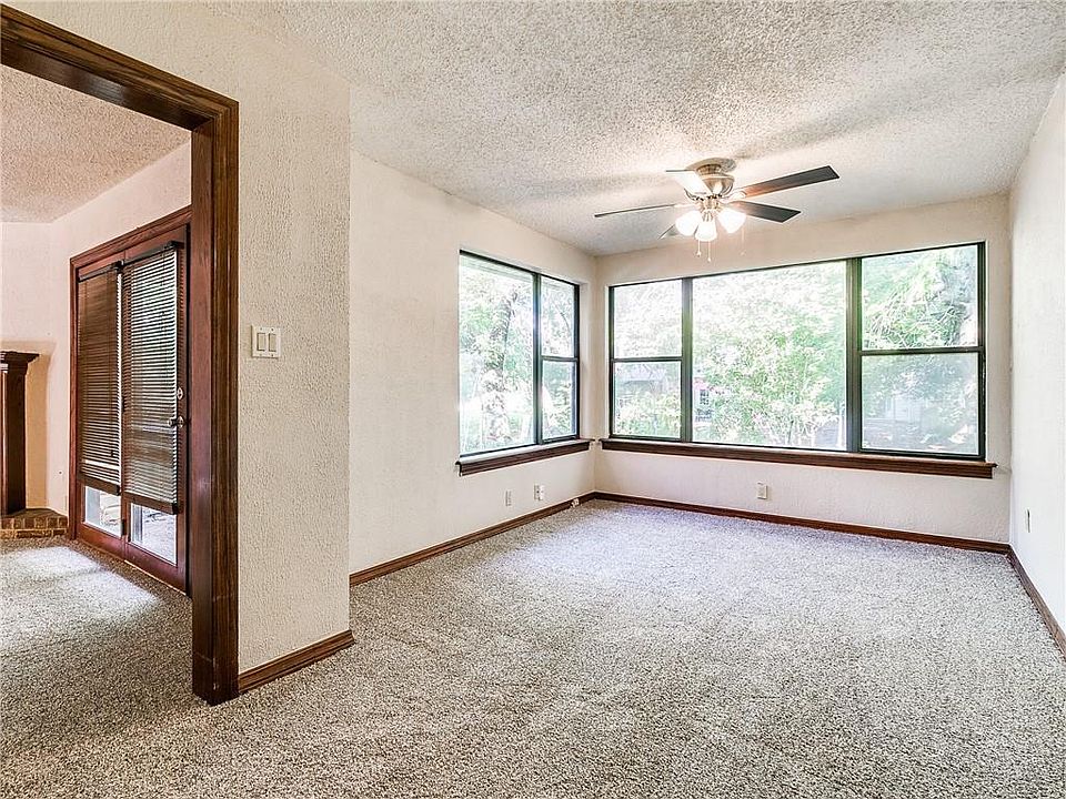 1st image of 604 Greenlea Chase W