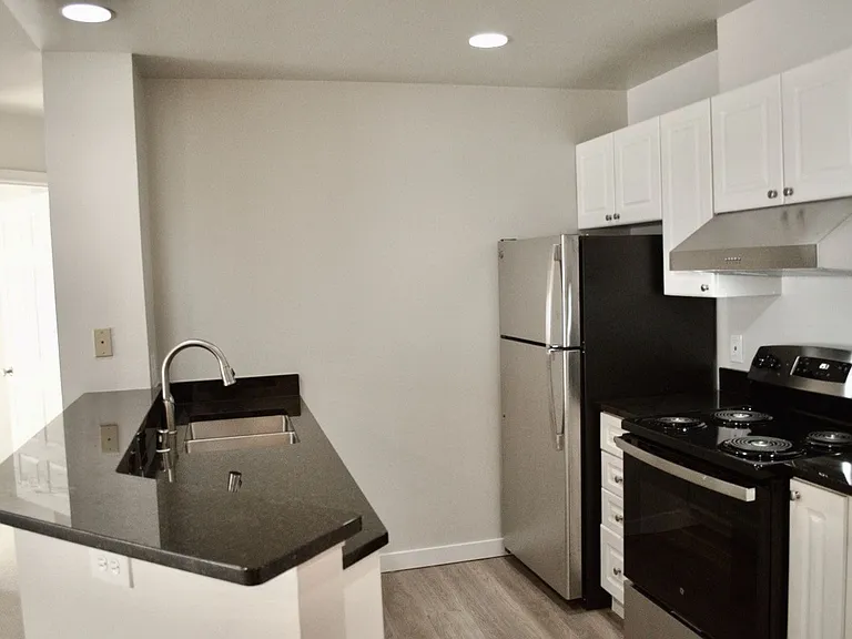 Bellevue Heights Apartments — Photo 15