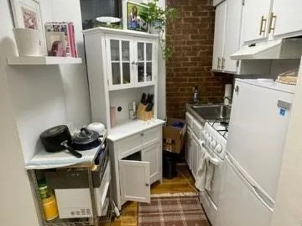433 West 54th Street #3, New York (Manhattan), NY 10019