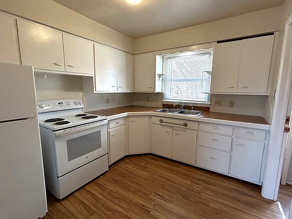 5th image of 821 Skyline Dr