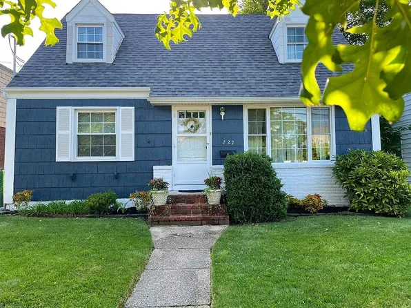 7-22 151st Pl #1, Whitestone, NY 11357