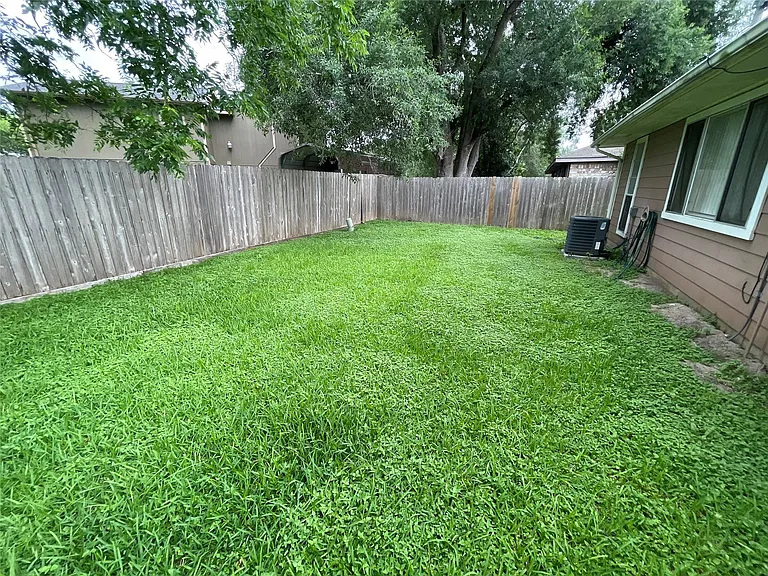 1202 Manorglen Dr — Photo 11