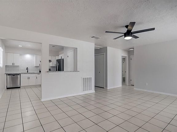 2nd image of 12621 Veterans Memorial Dr #A