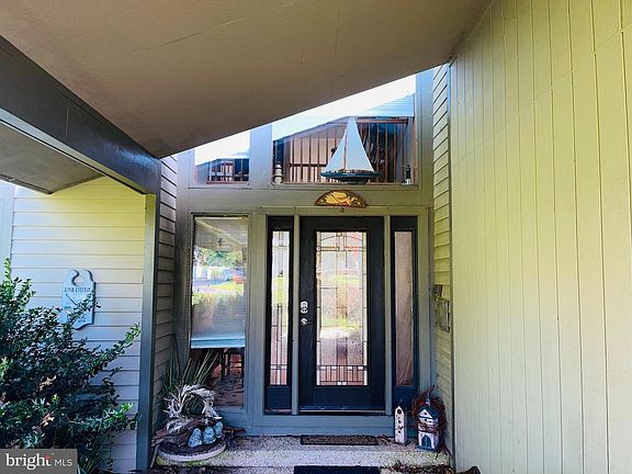 5th image of 31057 Edgewater Dr