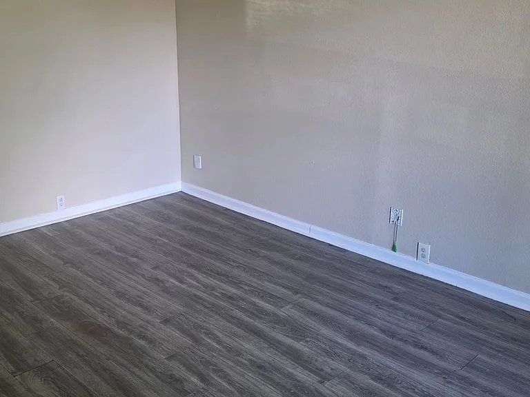 3919 Avenue O — Photo 10