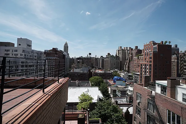 Sold by Renetta Real Estate | media 36