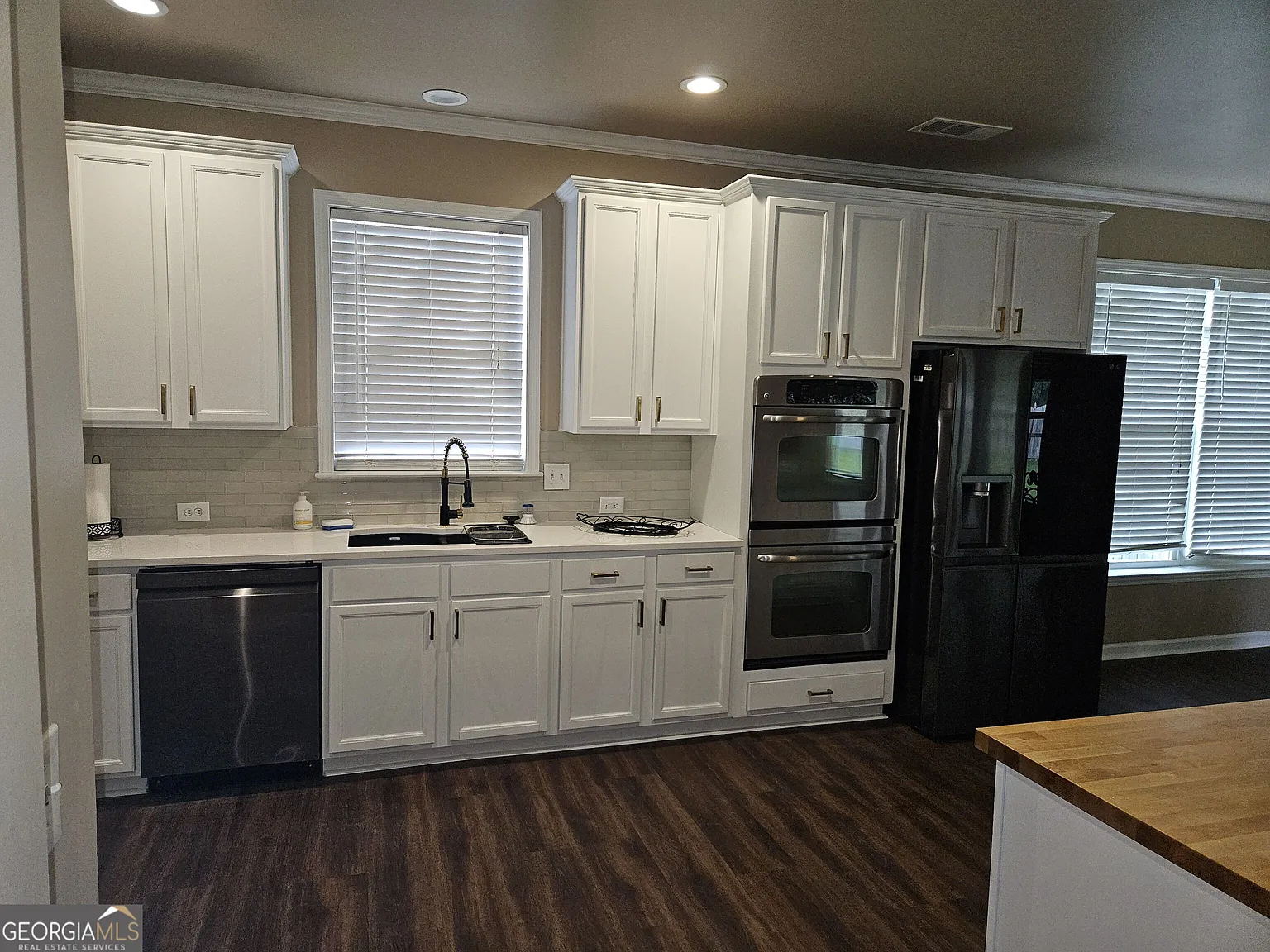 4 bed, 3.5 bath, 3220 sqft, $2,950 — Photo 2
