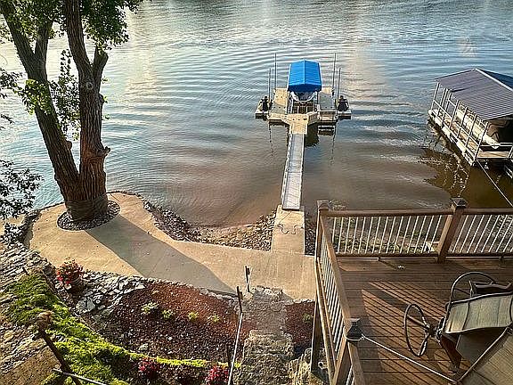 4th image of 343 Sandy Point Rd