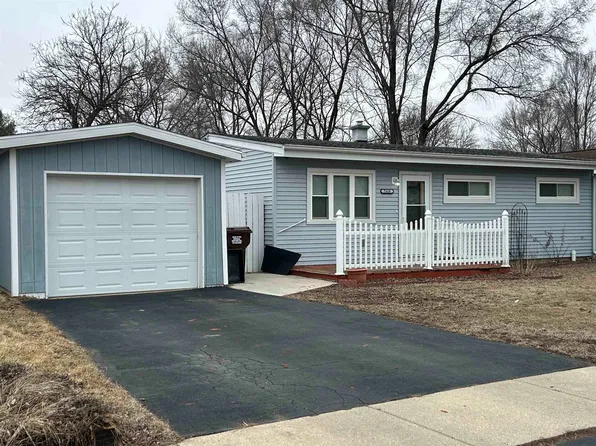 7410 Scott Ln, Machesney Park, IL 61115