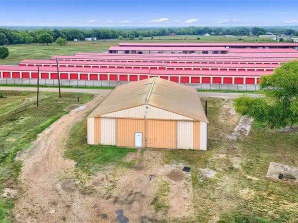 255 County Road 1250, Savoy, TX 75479