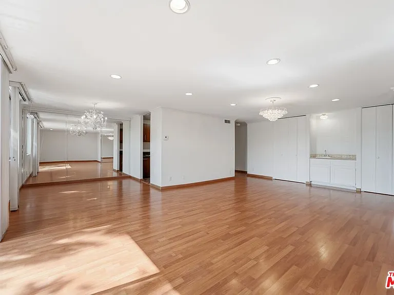 100 S Doheny Dr #213 — Photo 11