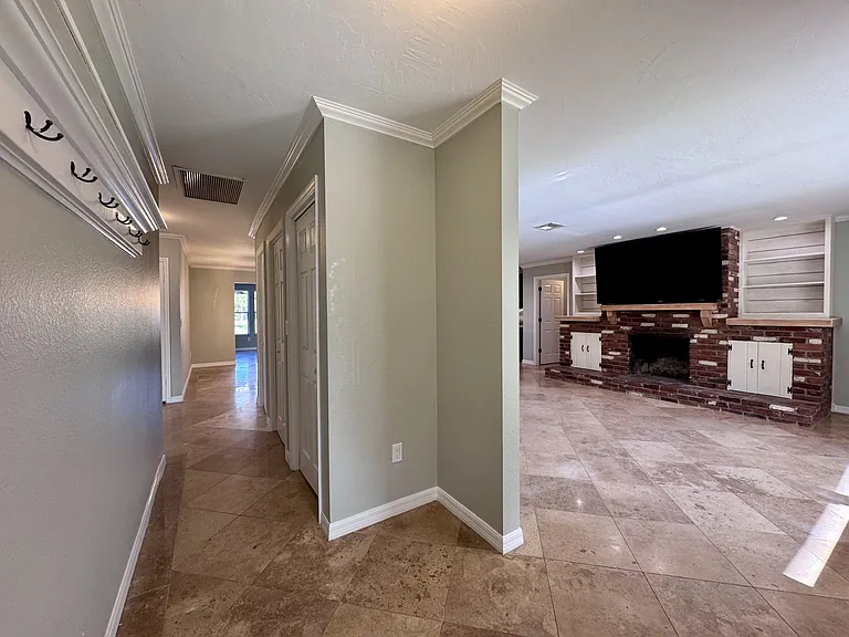 625 N Jackson Rd — Photo 5