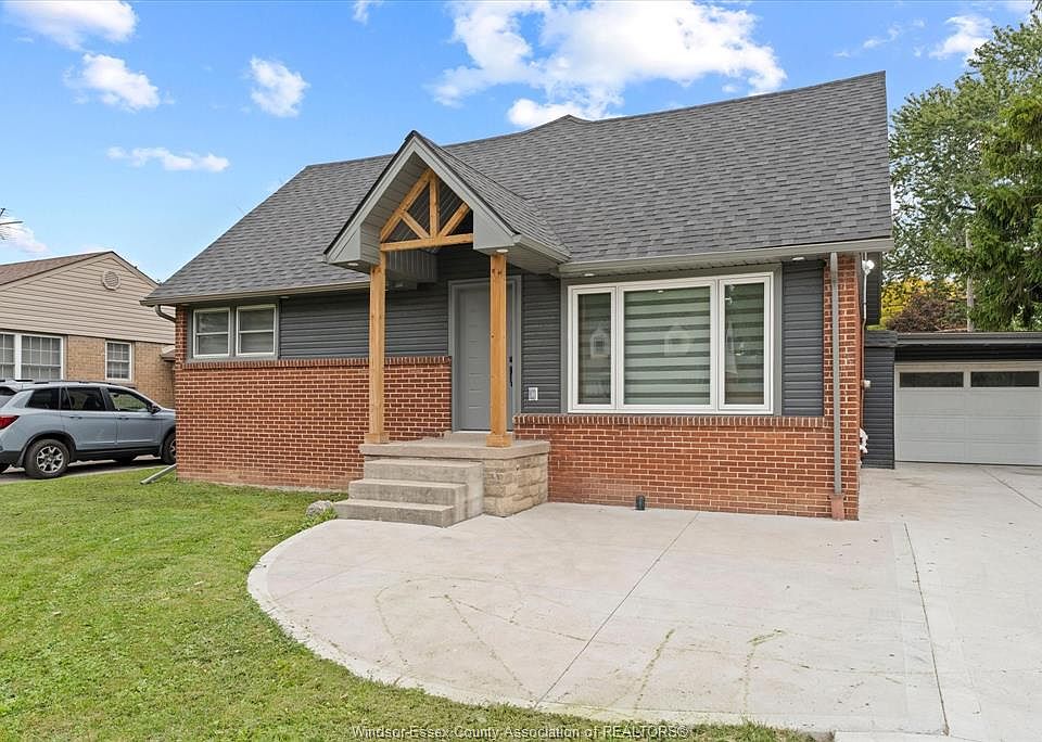 1st image of 2858 Dandurand Ave