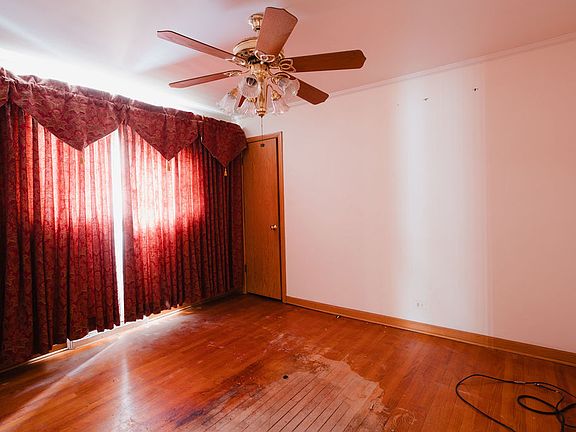 5th image of 2545 E 93rd St