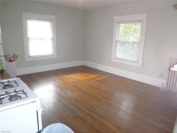 3rd image of 950 W Market St #2