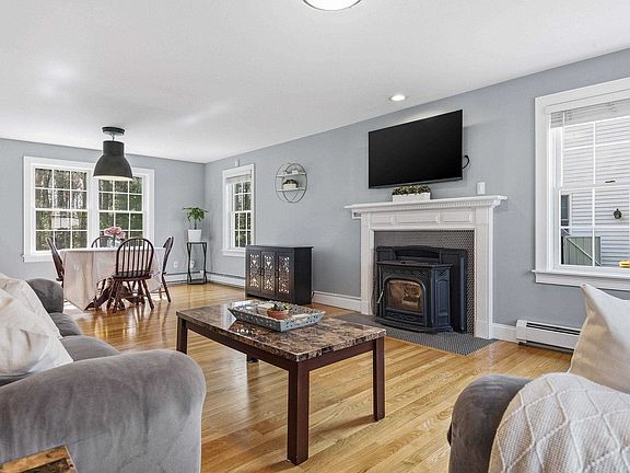3rd image of 17 Lupine Lane
