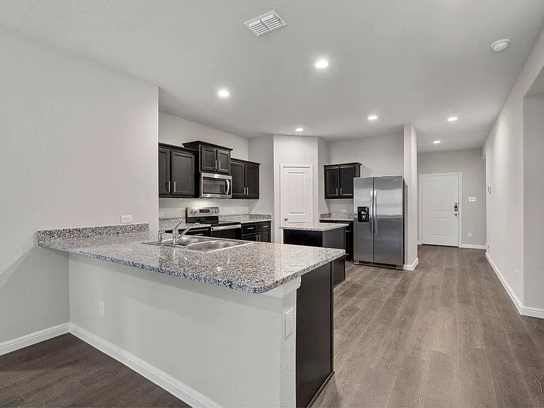 226 Seclusion Dr — Photo 3