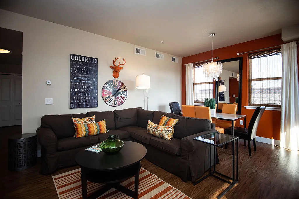 220 Willow 202 — Photo 3