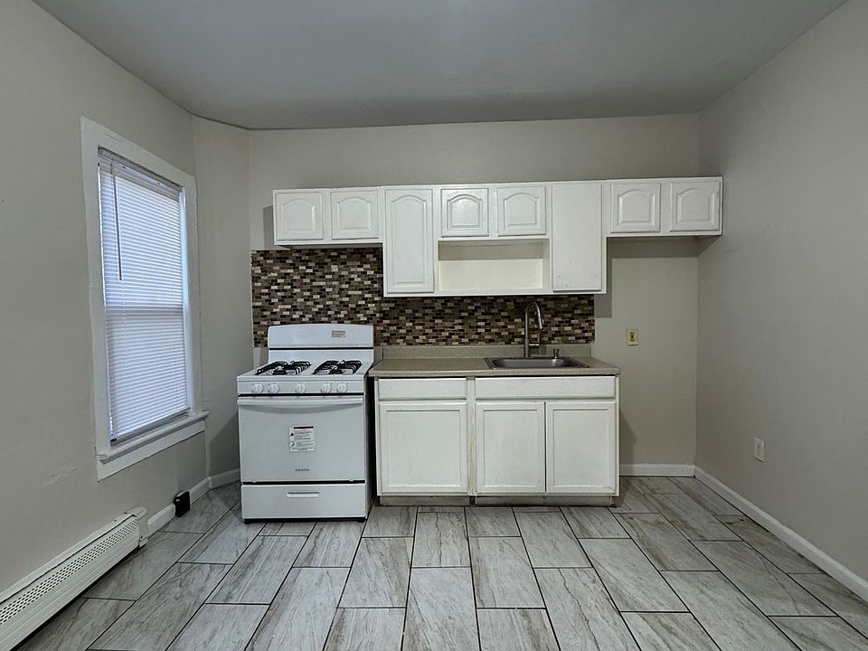 1st image of 138 Fulton Ave #1