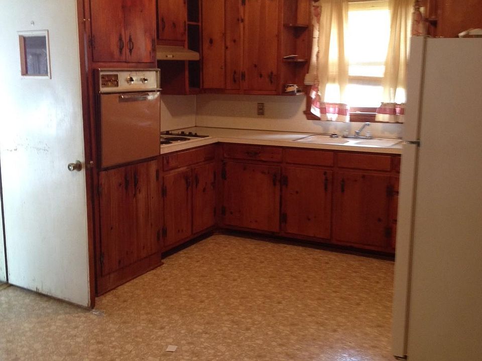2nd image of 618 Dill Ln