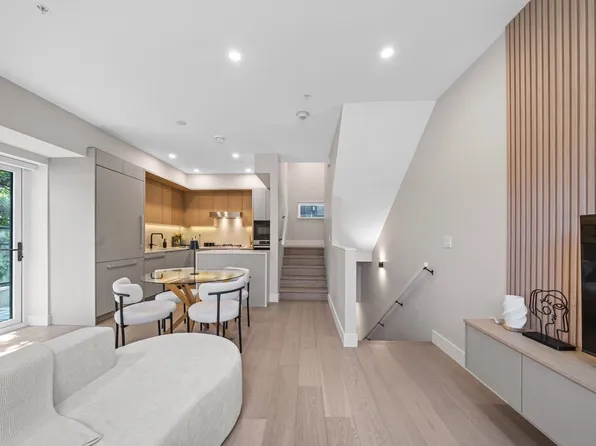 130 Woodstock Ave W, Vancouver, BC V5Y 2R6