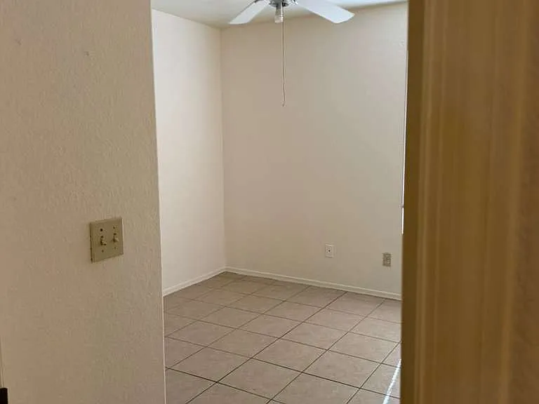 1181 W Chicago St — Photo 23