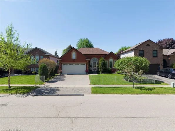 25 Maplecrest Ln, Brantford, ON N3R 7T9
