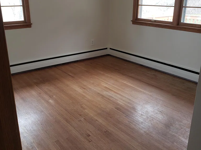 405 Creek Ln — Photo 12