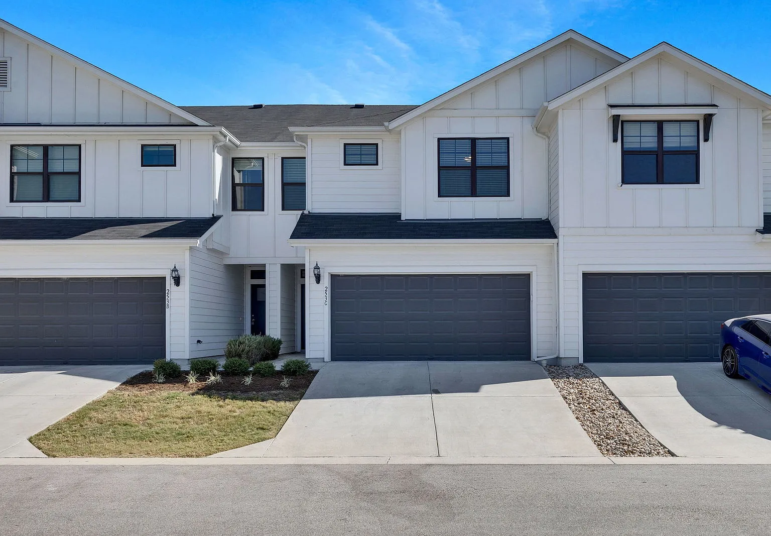 3 bed, 2.5 bath, 1729 sqft, $1,850 — Photo 1