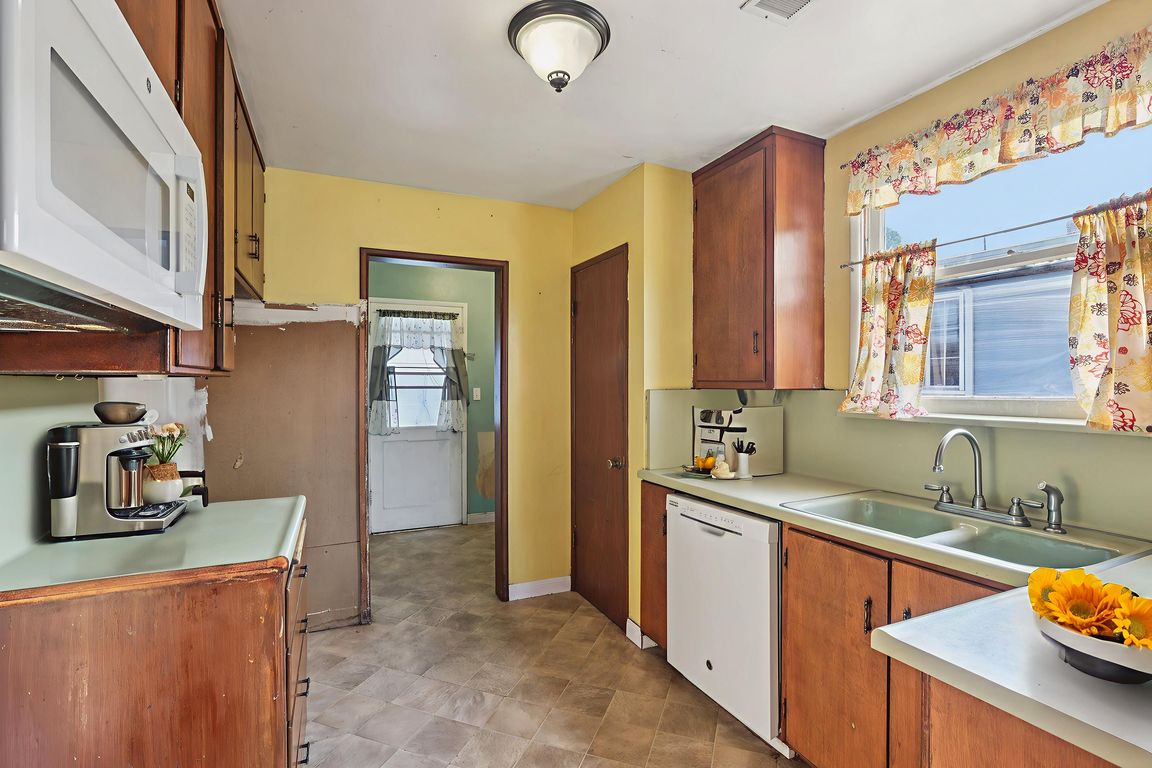 16-print-W Leeside St-S0508-010 virtually staged