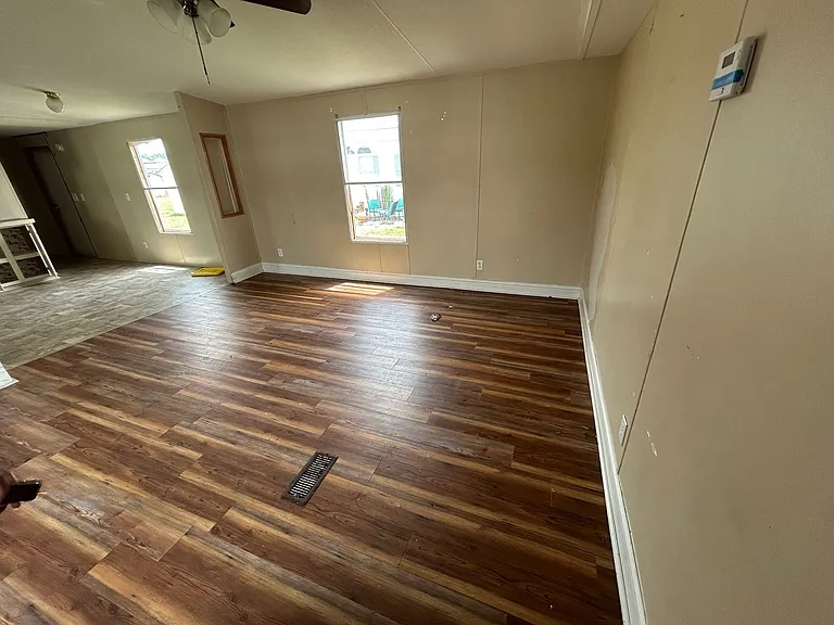 304 Reid Ct — Photo 2