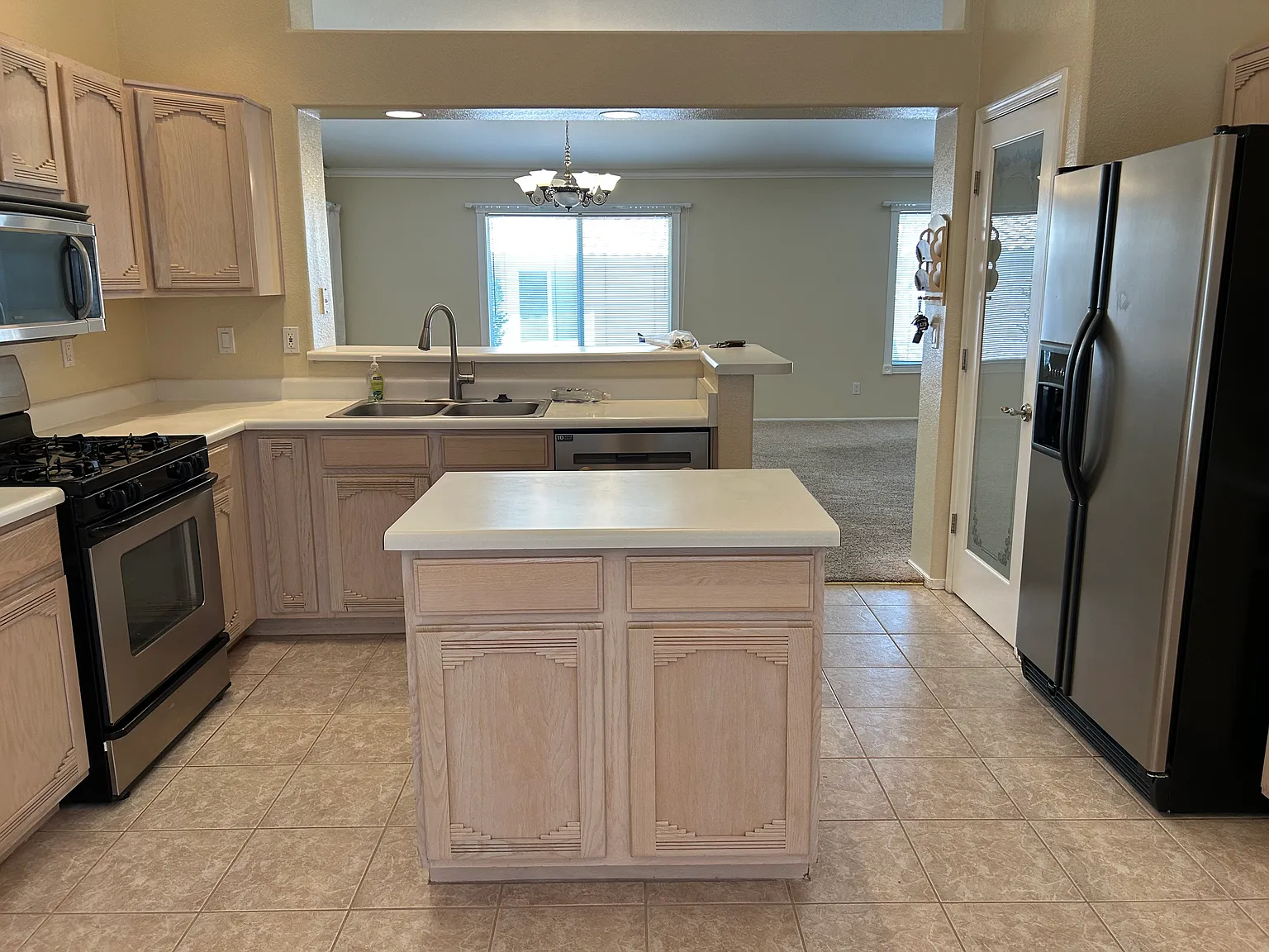 3 bed, 1629 sqft, $2,200 — Photo 4