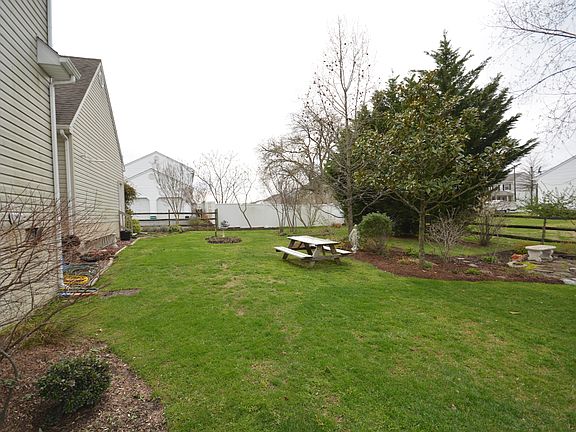 4th image of 29692 Lexington St