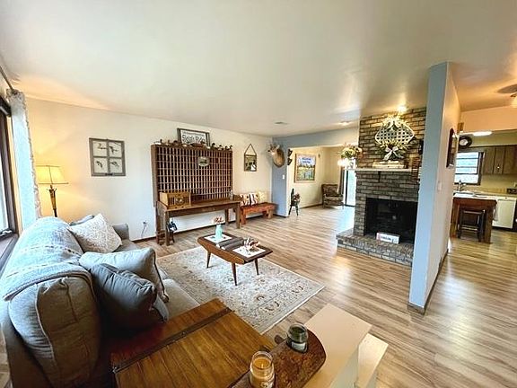 3rd image of 413 Palmor Dr