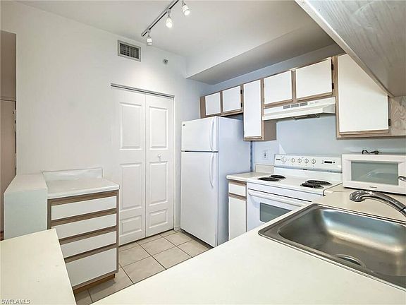 5th image of 6361 Aragon Way APT 106