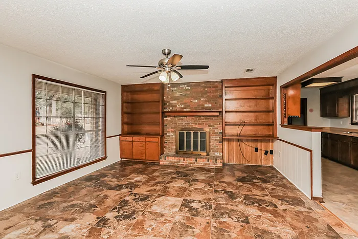 3 bed, 2.0 bath, 1238 sqft, $1,695 — Photo 3