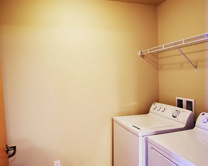 Belcastle Apartments — Photo 45