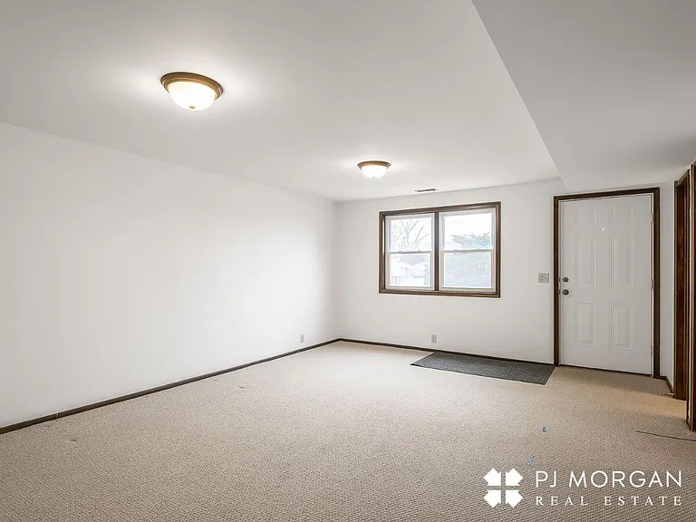 1312 S 118th St — Photo 37
