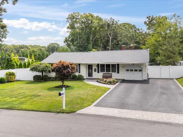 84 Stratler Drive, Shirley, NY 11967