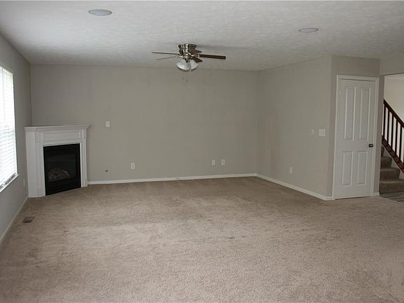 4th image of 310 Green Meadow Dr