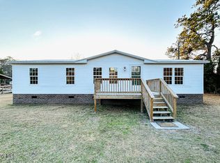 118 Church Rd, Hubert, NC 28539