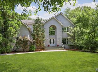 306 Justin Ct, Paramus, NJ 07652