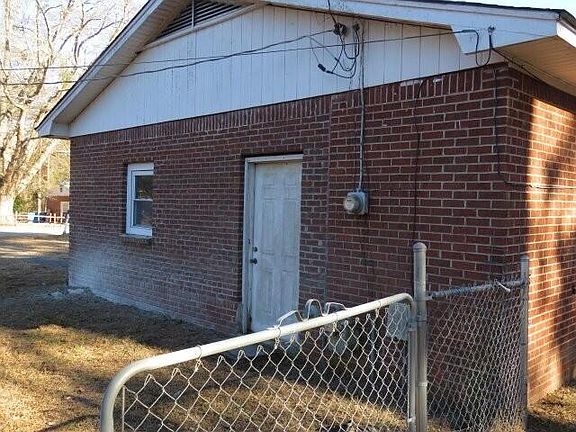 4th image of 520 Cedar Ln