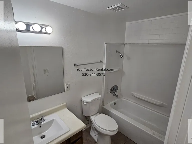Country Club Road North Apartments — Photo 17