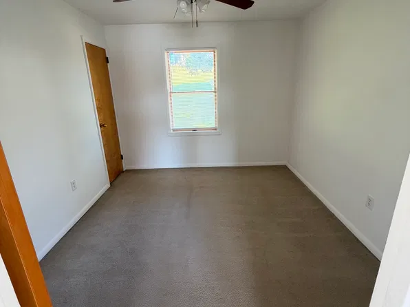 117 Pleasantview Dr, Beaver, PA 15009